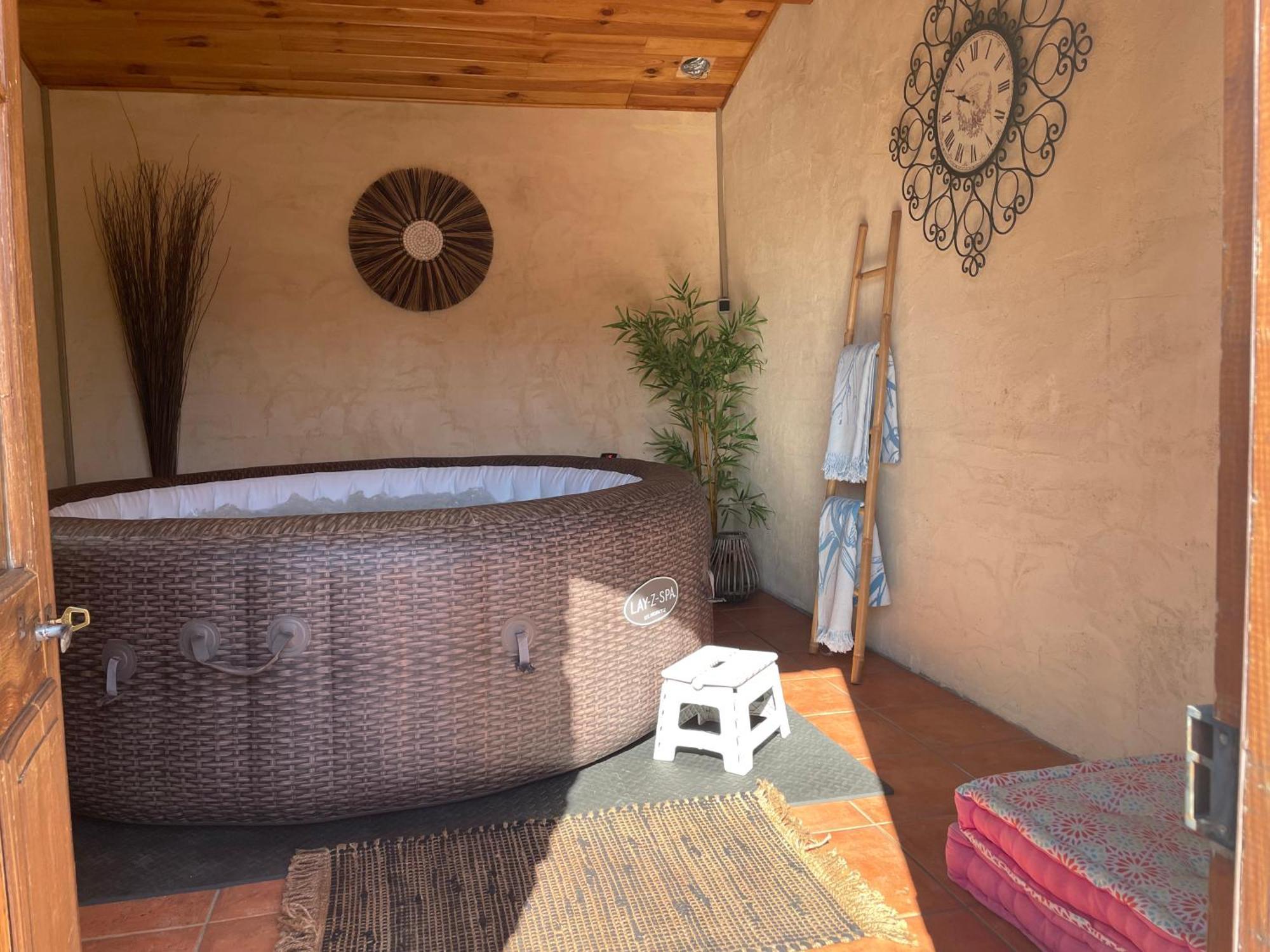 La Chambre Haute Et Son Spa Nîmes Exterior foto